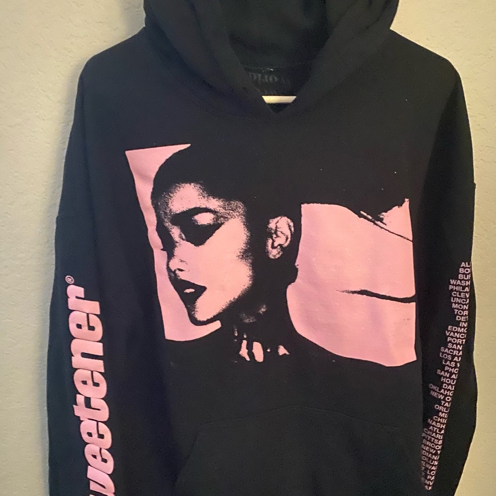 Ariana Grande The Sweetener Tour Merch Black hoodie Size XL sweatshirt